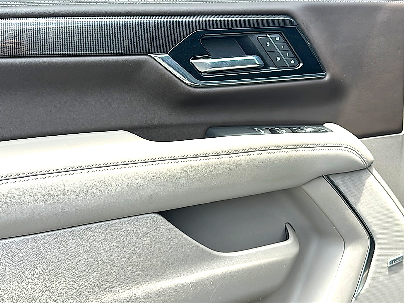 2025 GMC Yukon Elevation