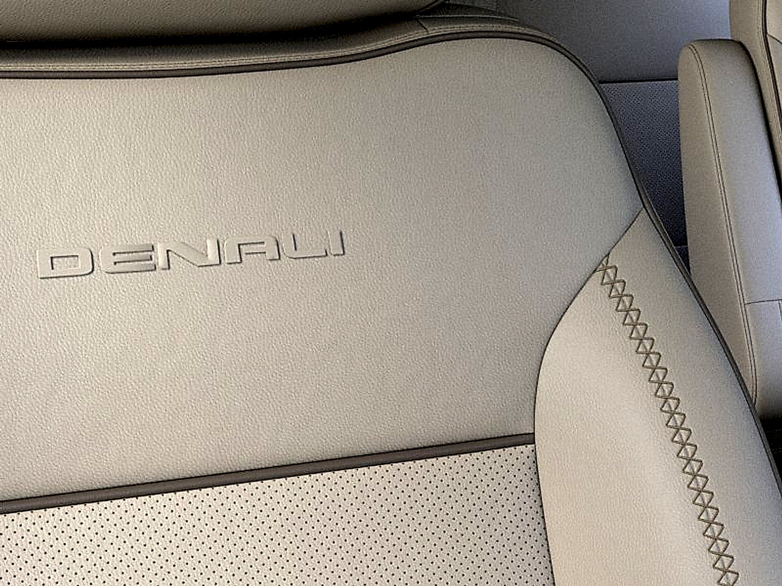 2026 GMC Yukon XL Denali - Photo 21
