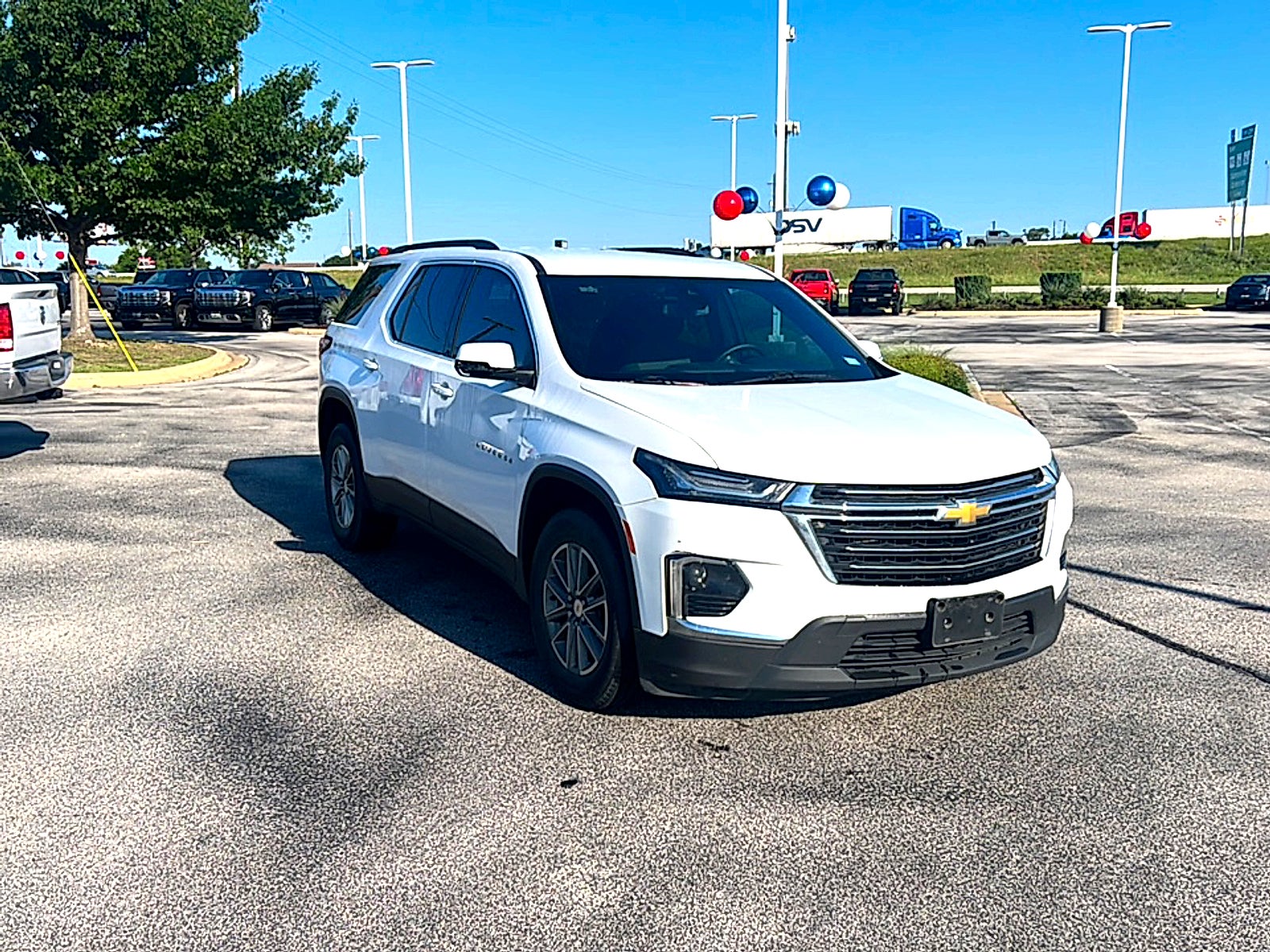 2023 Chevrolet Traverse LT Cloth