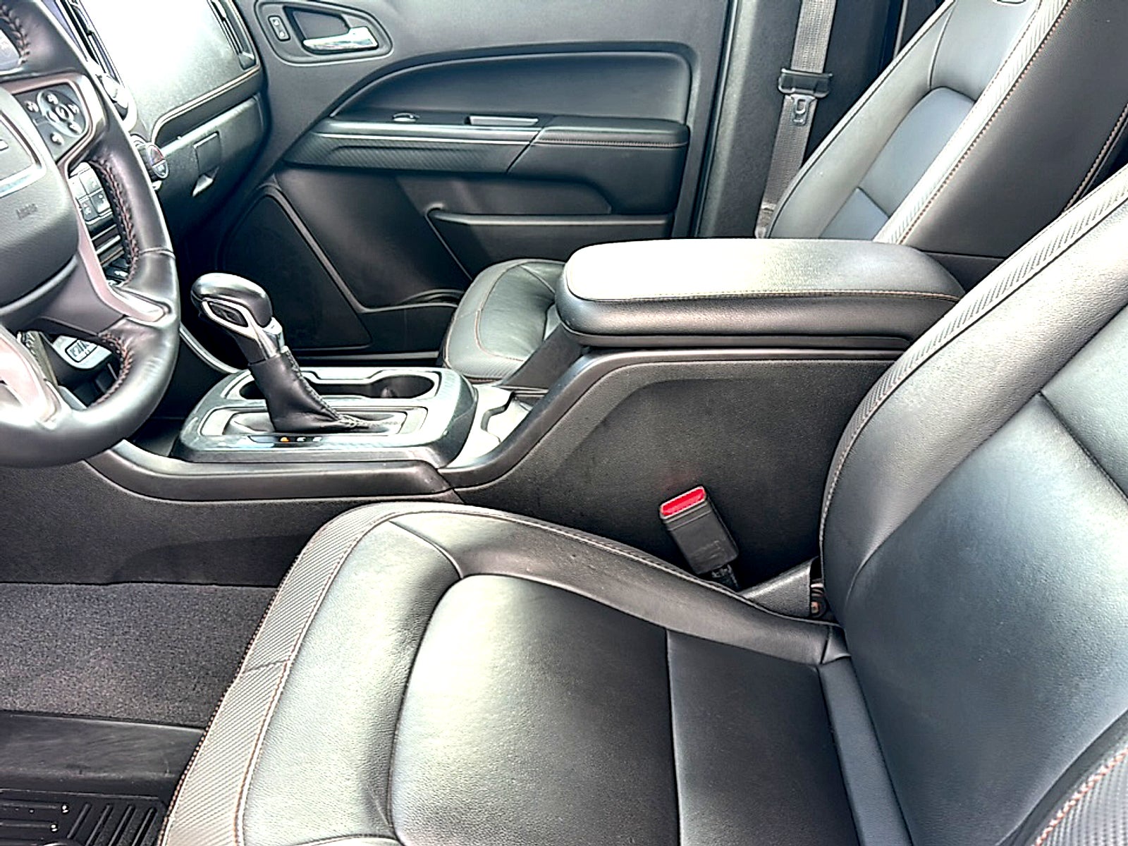 2022 GMC Canyon AT4 - Leather