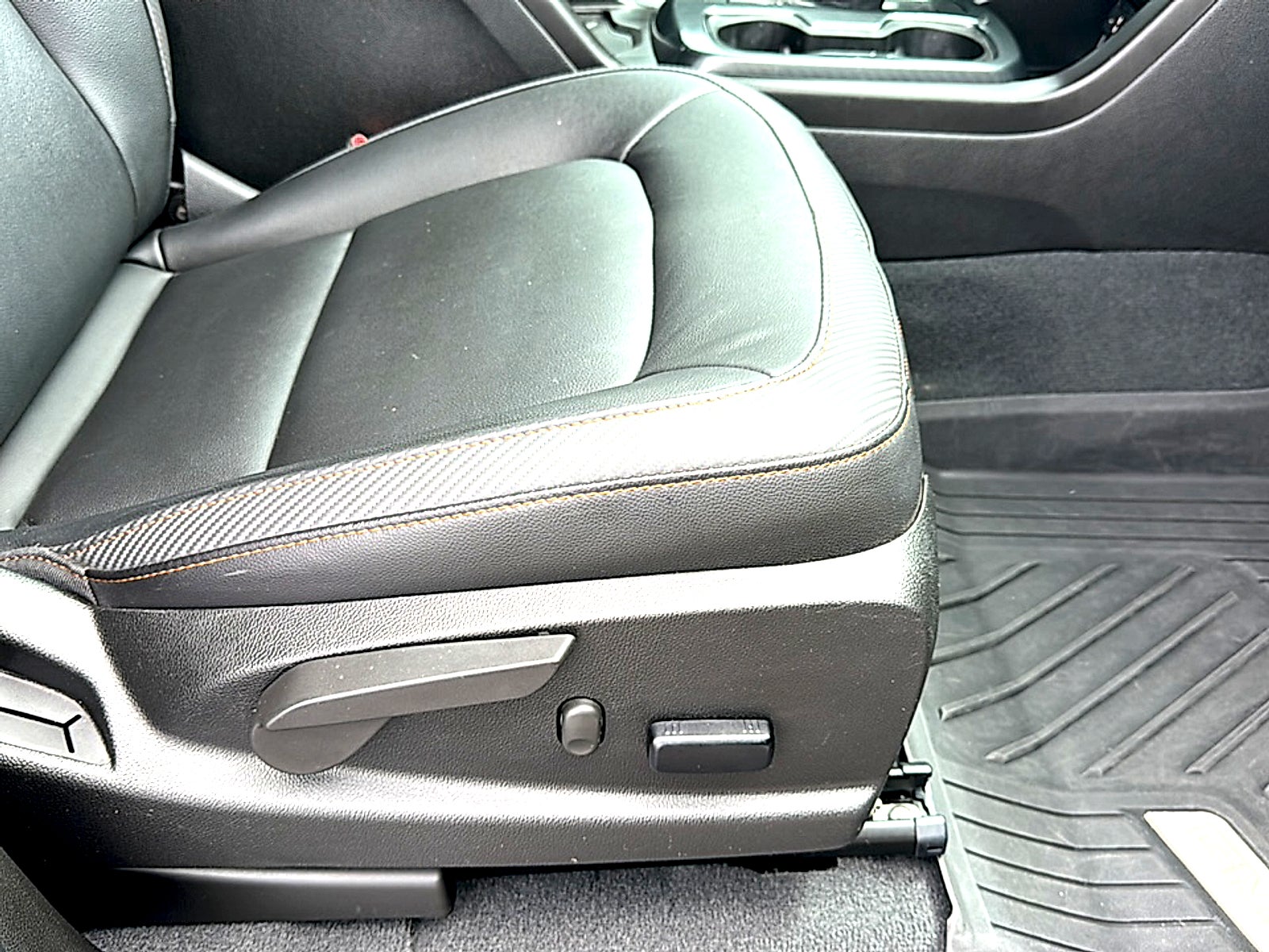 2022 GMC Canyon AT4 - Leather