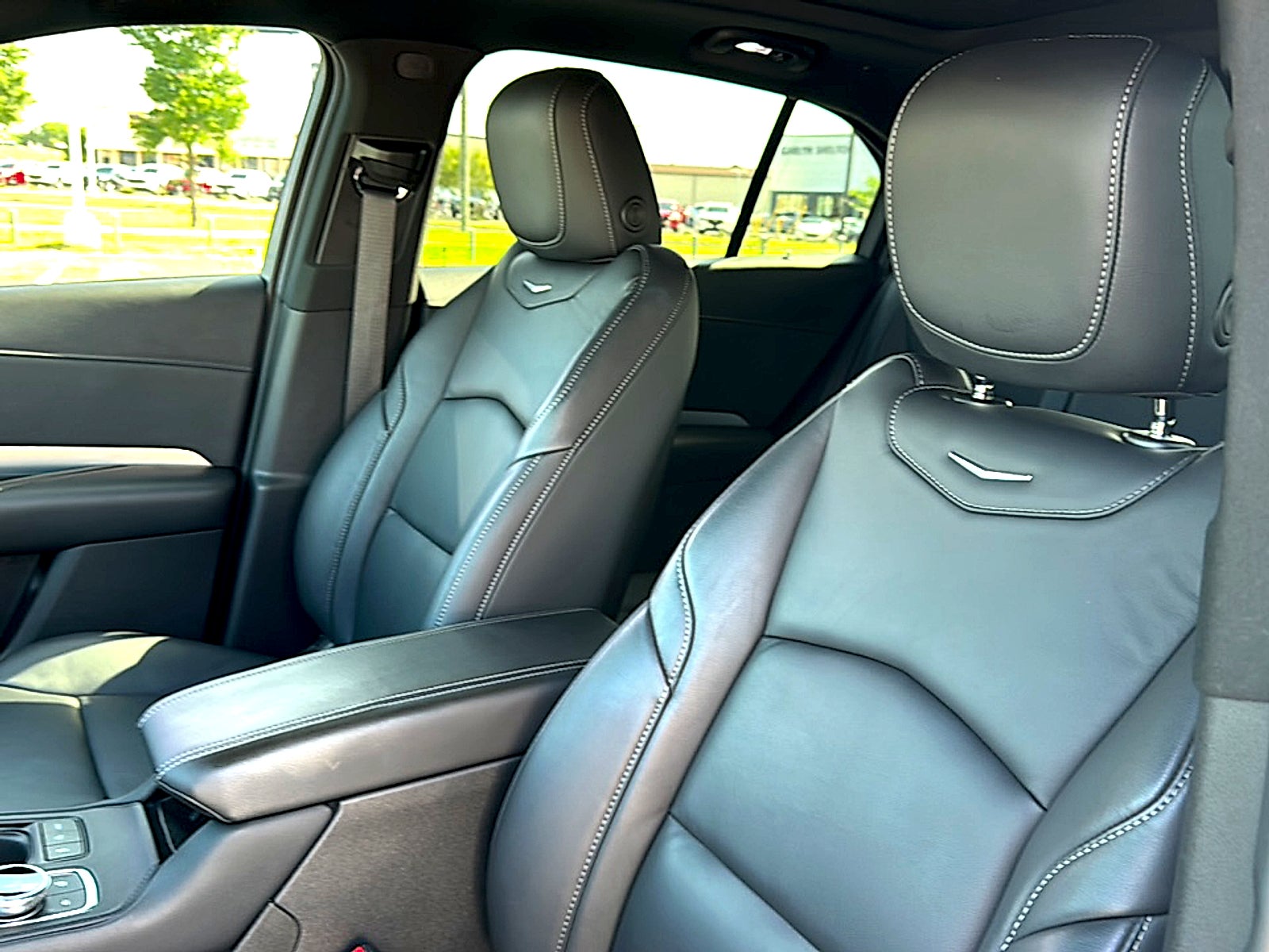 2022 Cadillac XT4 Premium Luxury