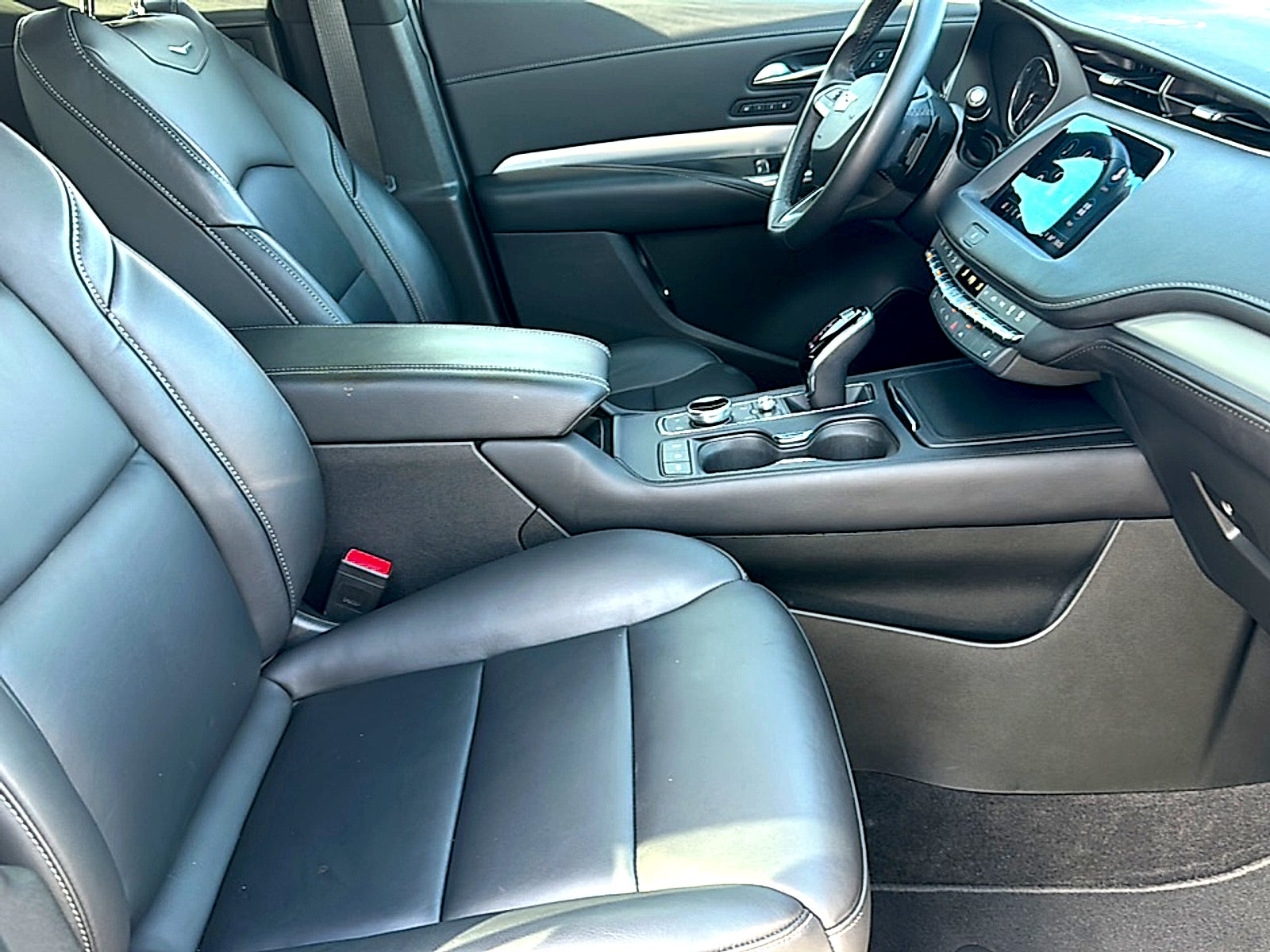 2022 Cadillac XT4 Premium Luxury