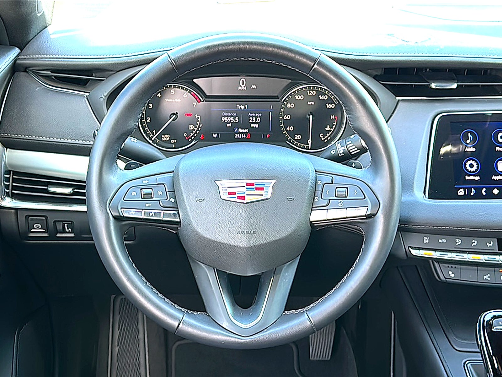 2022 Cadillac XT4 Premium Luxury