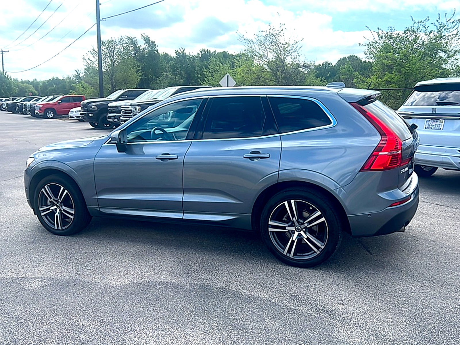 2019 Volvo XC60 T5 Momentum